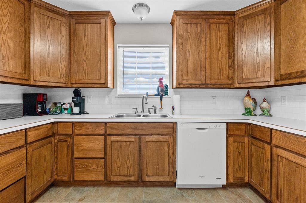 7959 County Road 4823, Wolfe City, TX 75496