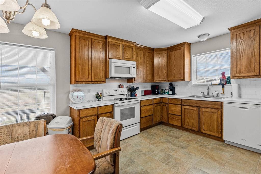 7959 County Road 4823, Wolfe City, TX 75496