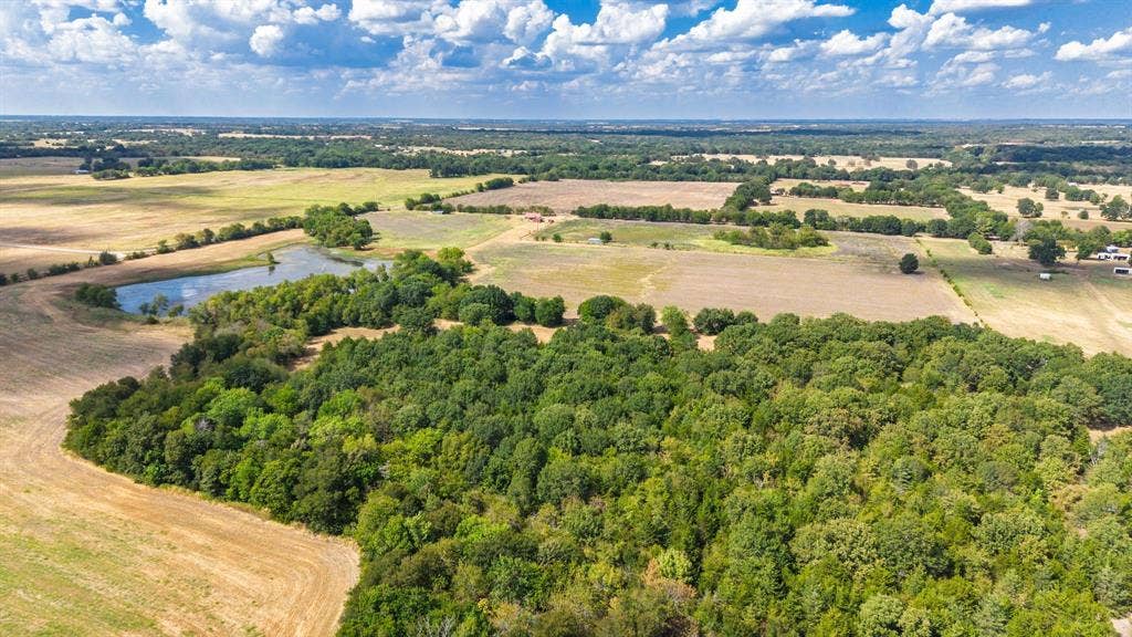 7959 County Road 4823, Wolfe City, TX 75496