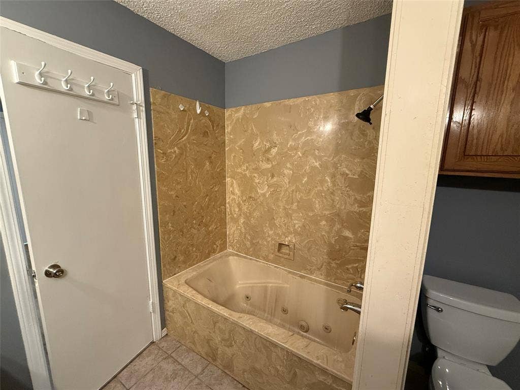 3402 Country Club Drive W, #154, Irving, TX 75038 Jetted tub with a stone-finish surround and integrated shelving