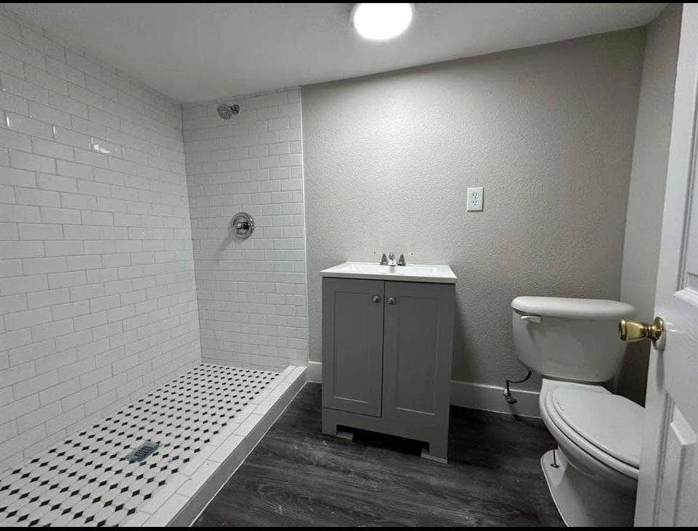 901 Davis Street, Grand Prairie, TX 75050 Downstairs back unit