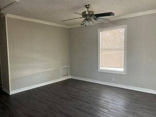 901 Davis Street, Grand Prairie, TX 75050 Living room upstairs unit