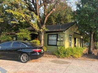 901 Davis Street, Grand Prairie, TX 75050 Front building 2 1 bedroom 1 bath units