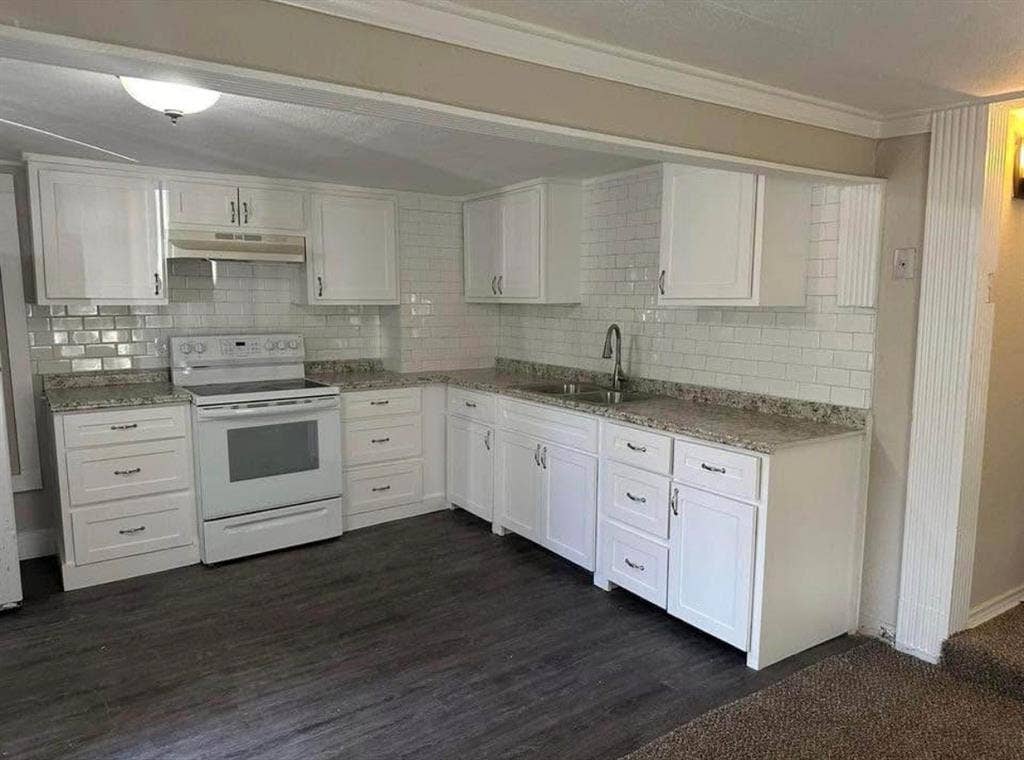 901 Davis Street, Grand Prairie, TX 75050 Downstairs back unit