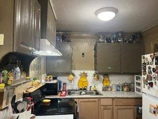 901 Davis Street, Grand Prairie, TX 75050 Front unit
