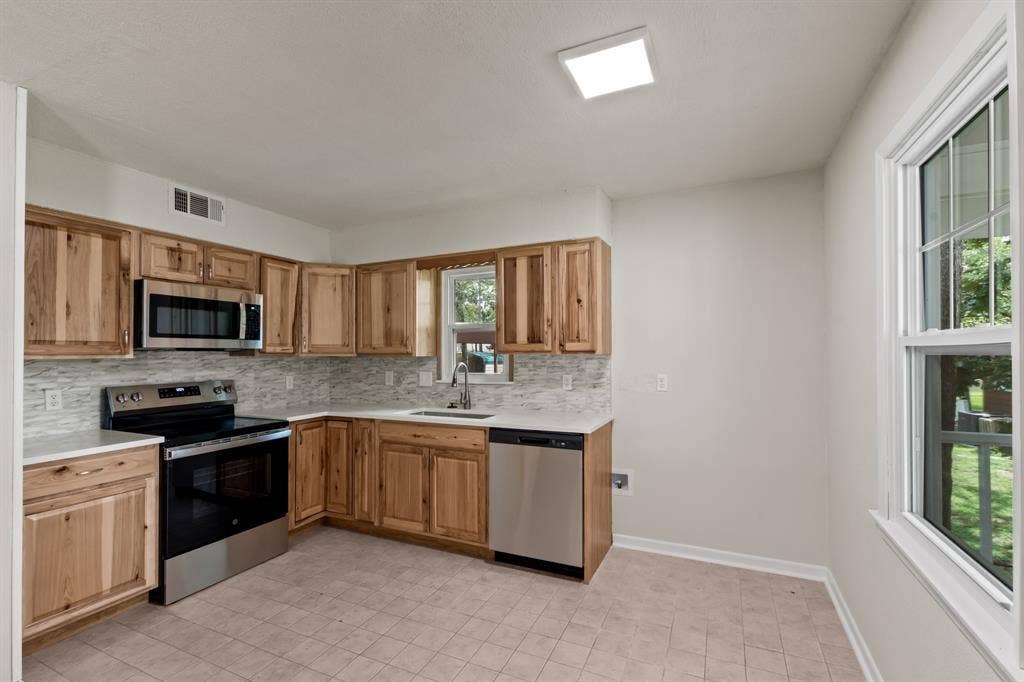 178 Indian Gap Drive, Mabank, TX 75156 178 Indian Gap Drive, Mabank, TX 75156