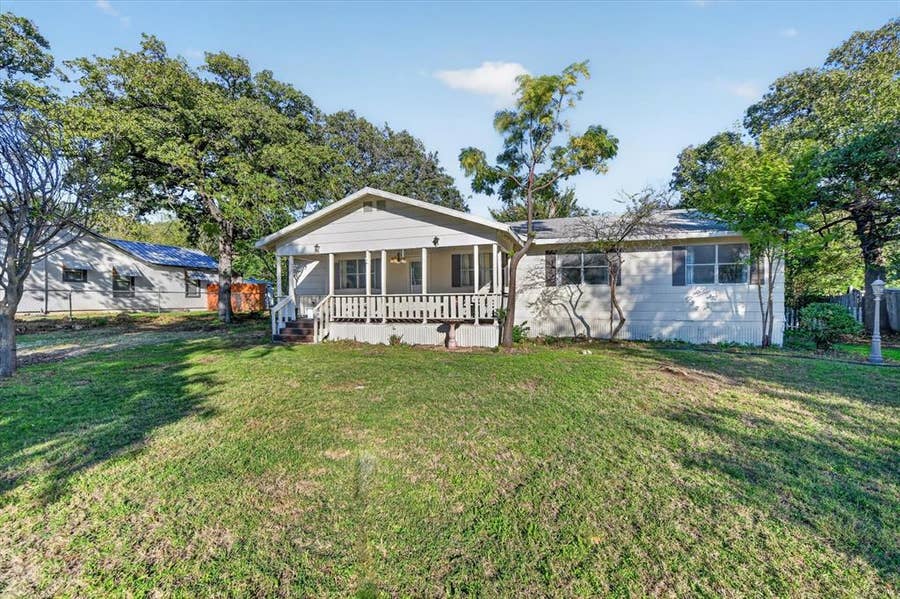 Property photo for 2928 Delaware Trail, Lake Worth, TX