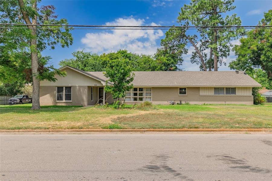 Property photo for 703 Texas Street, Sulphur Springs, TX
