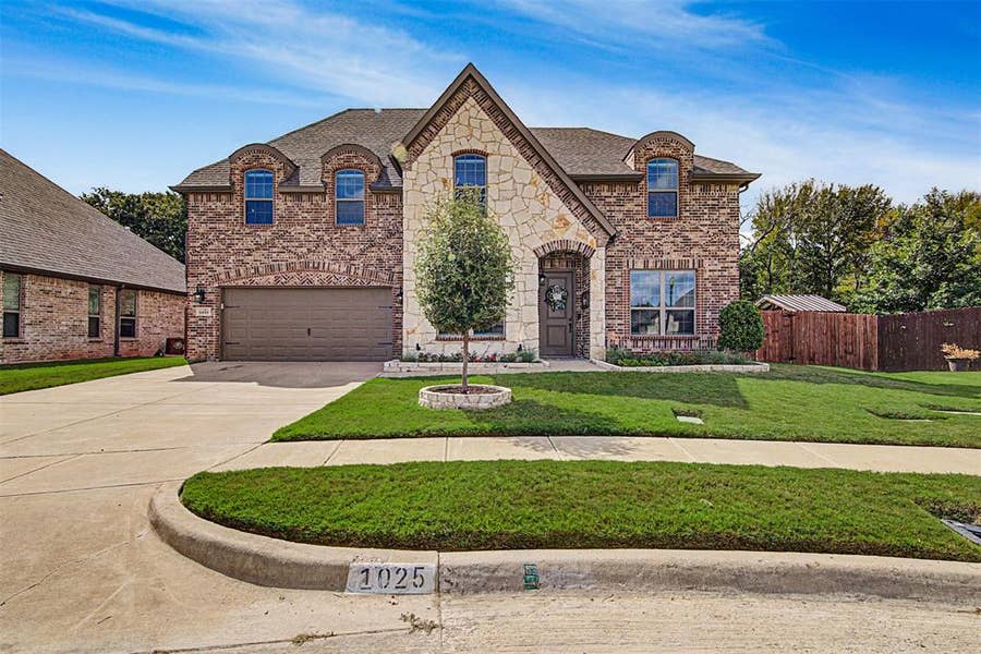 Property photo for 1025 Whitetail Court, Joshua, TX