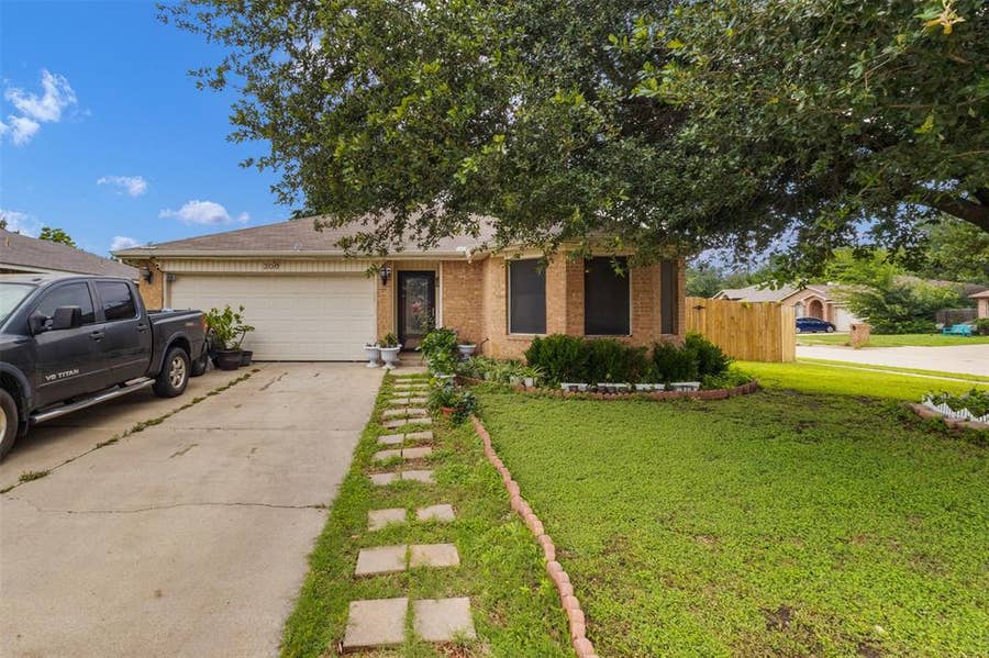 Property photo for 300 Comiskey Court, Saginaw, TX