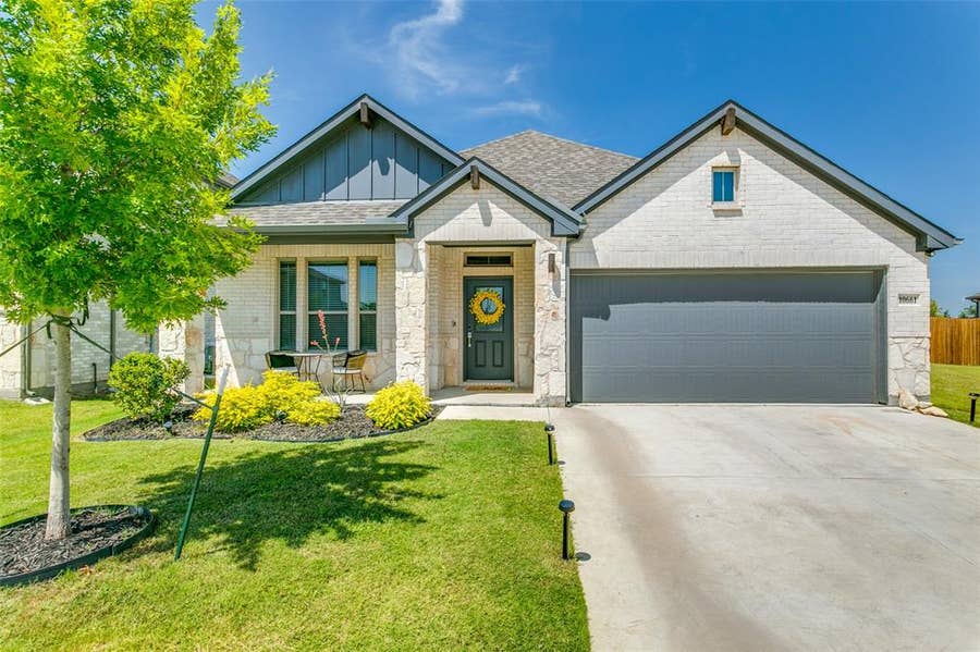 Property photo for 10661 Tonkala Drive, Fort Worth, TX