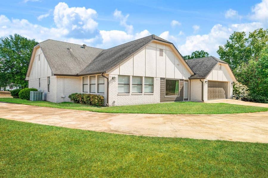Property photo for 7123 Heather Lane, Paris, TX
