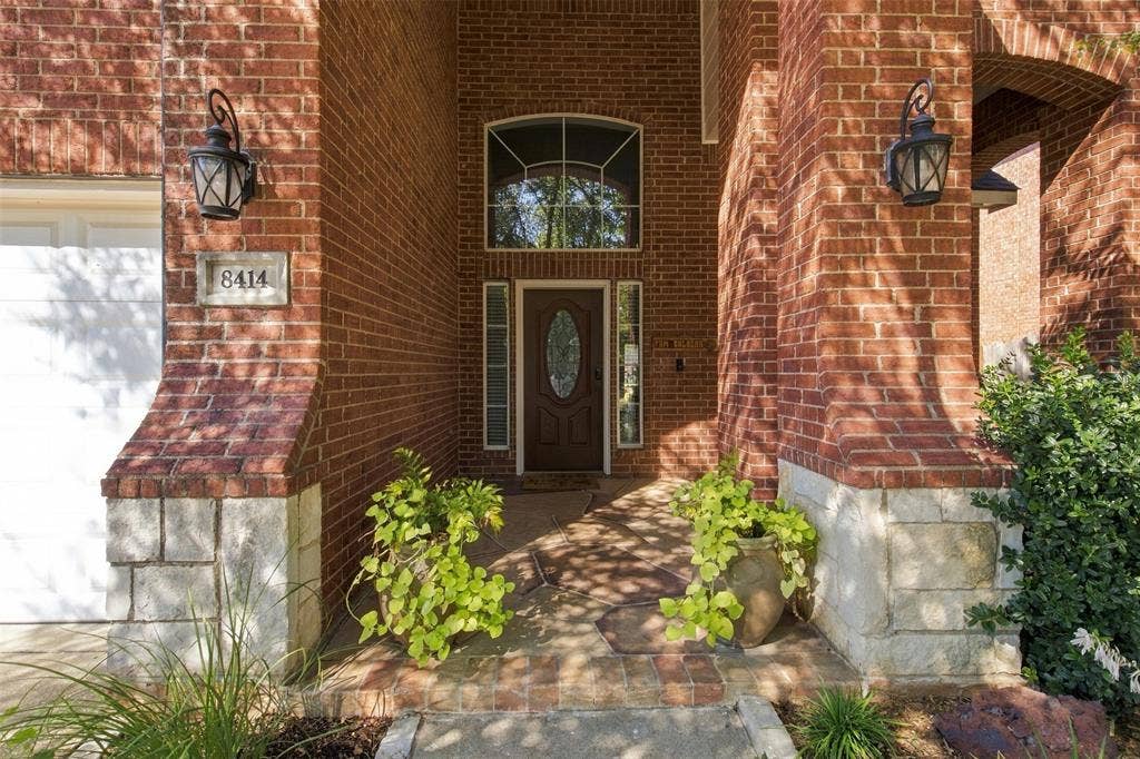 8414 Romanway Drive, Dallas, TX 75249 8414 Romanway Drive, Dallas, TX 75249