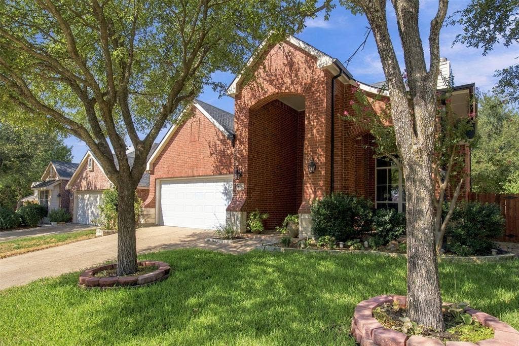8414 Romanway Drive, Dallas, TX 75249 8414 Romanway Drive, Dallas, TX 75249