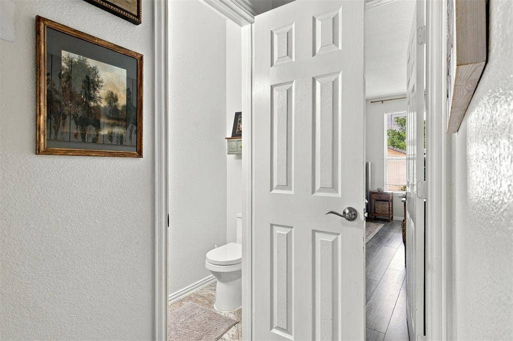 8414 Romanway Drive, Dallas, TX 75249 1/2 bath