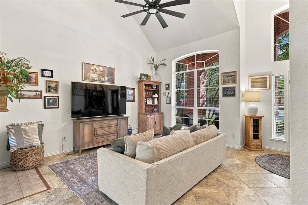 8414 Romanway Drive, Dallas, TX 75249 8414 Romanway Drive, Dallas, TX 75249