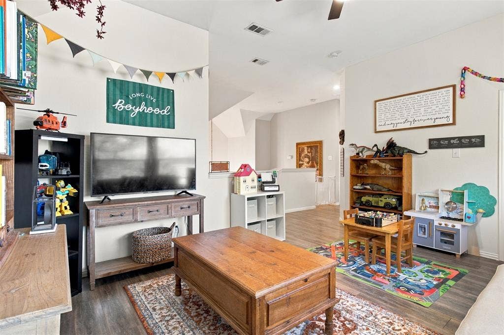 8414 Romanway Drive, Dallas, TX 75249 Upstairs Flex Space