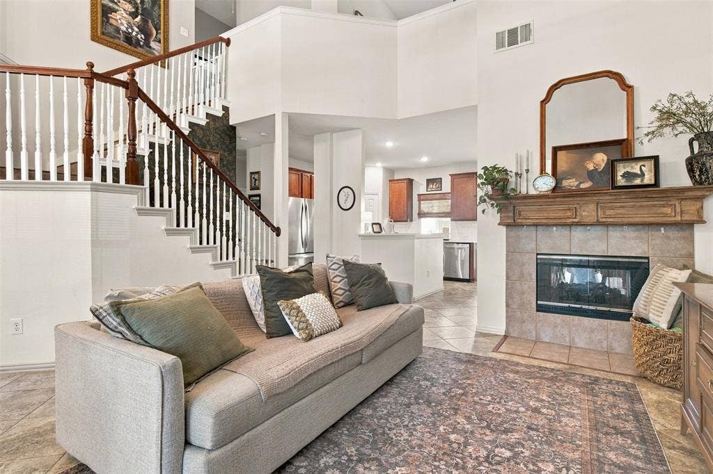 8414 Romanway Drive, Dallas, TX 75249 8414 Romanway Drive, Dallas, TX 75249