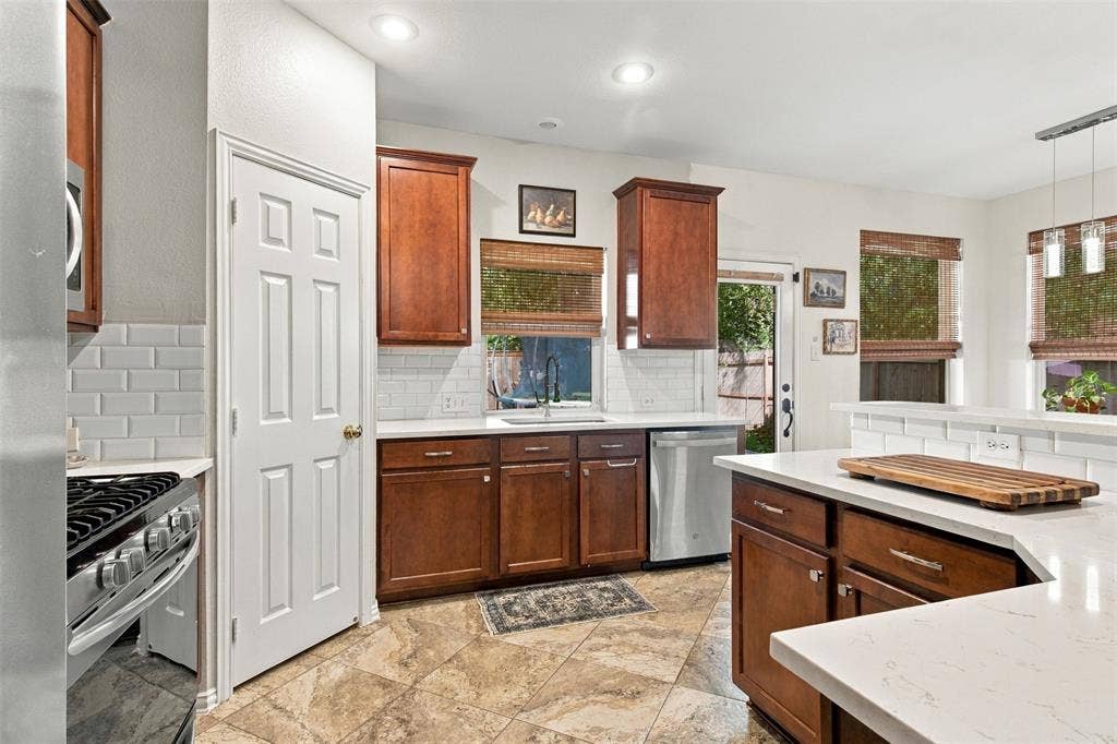 8414 Romanway Drive, Dallas, TX 75249 8414 Romanway Drive, Dallas, TX 75249
