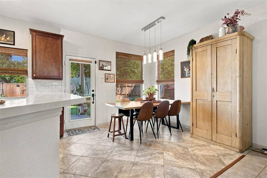 8414 Romanway Drive, Dallas, TX 75249 8414 Romanway Drive, Dallas, TX 75249