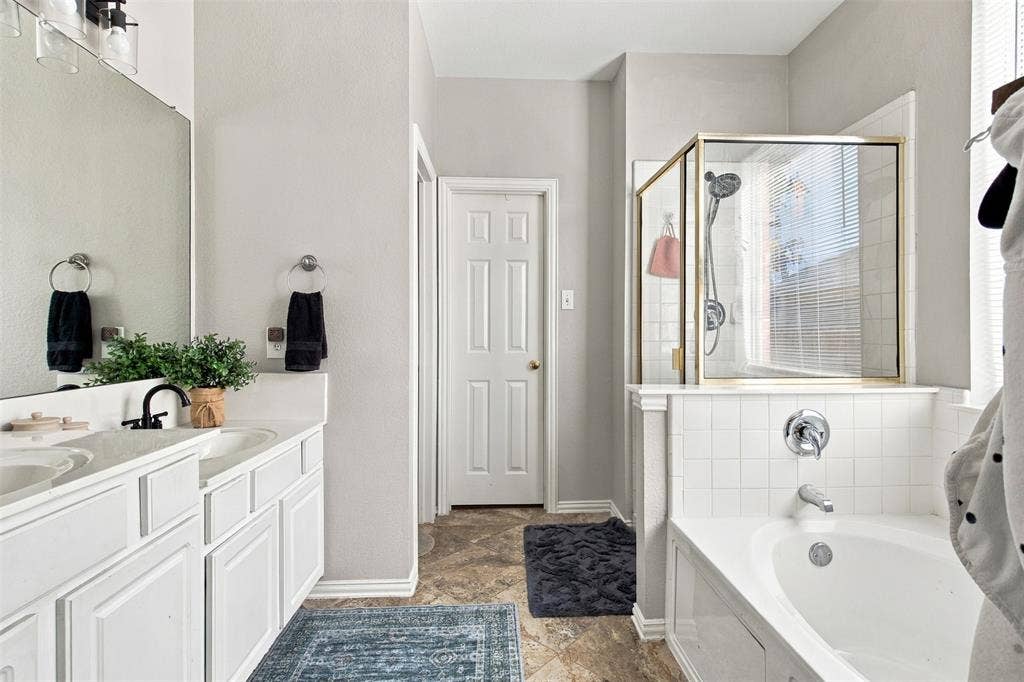 8414 Romanway Drive, Dallas, TX 75249 8414 Romanway Drive, Dallas, TX 75249