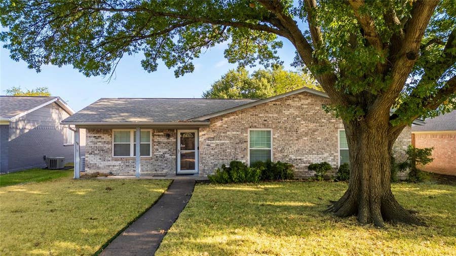 Property photo for 2009 Tiehack Lane, Garland, TX