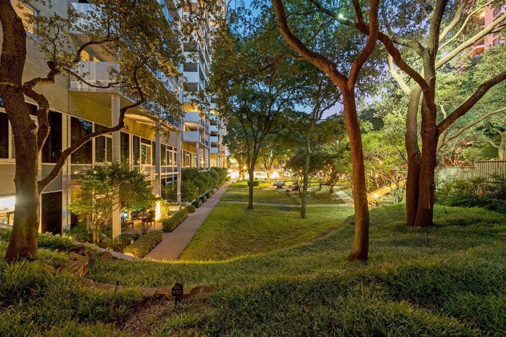 3883 Turtle Creek Boulevard, #1811, Dallas, TX 75219 3883 Turtle Creek Boulevard, #1811, Dallas, TX 75219