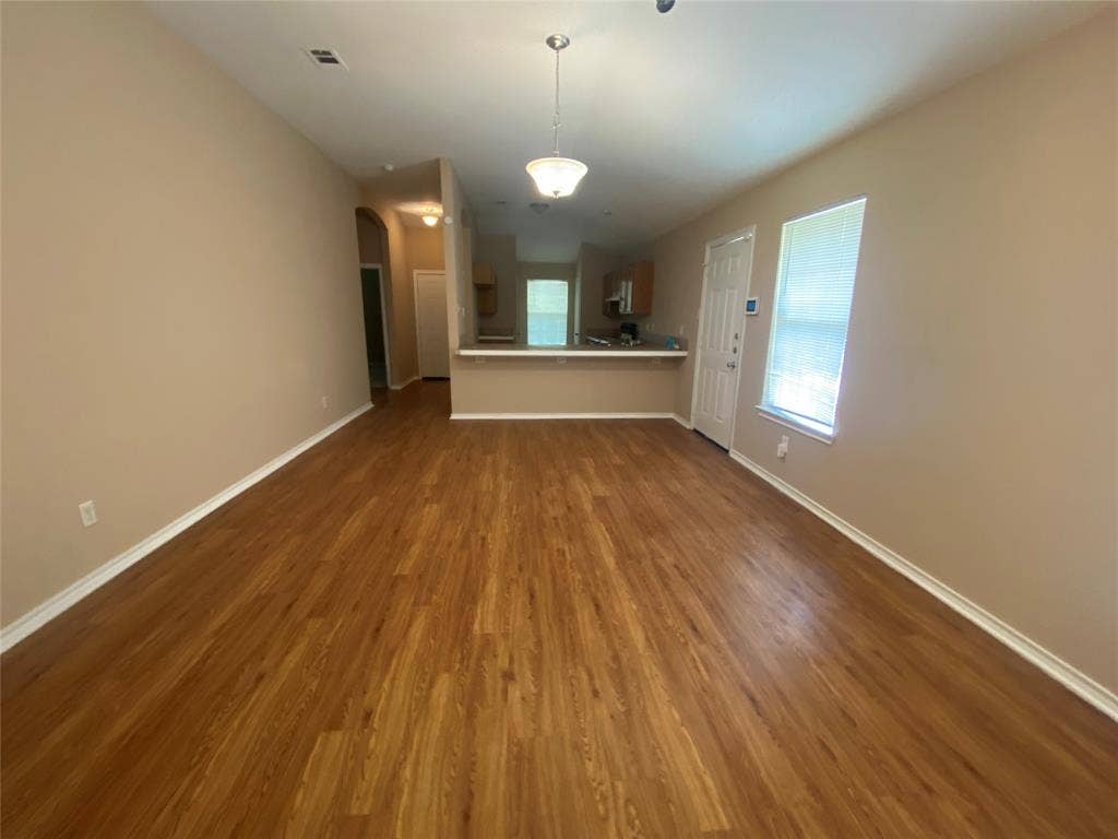 1307 Hortense Avenue, Dallas, TX 75216 liv rm
