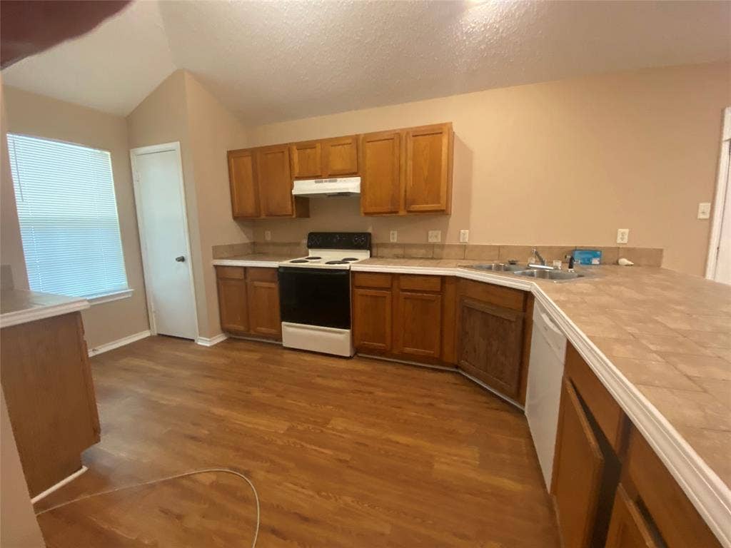 1307 Hortense Avenue, Dallas, TX 75216 kitchen