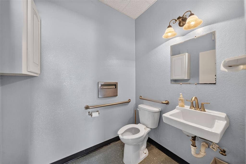 908 N Palestine Street, Athens, TX 75751 908 N Palestine Street, Athens, TX 75751