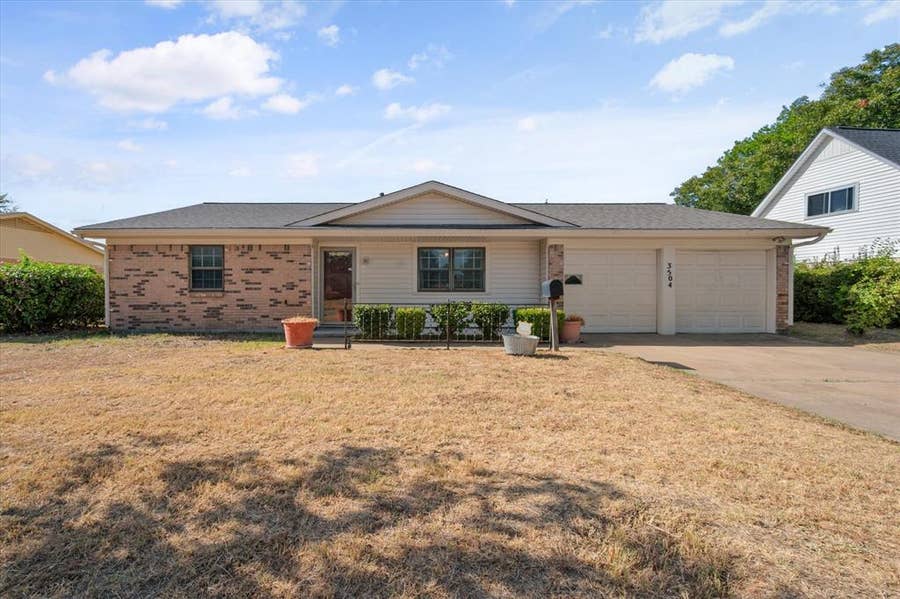 Property photo for 3504 Carriage Hill Drive, Forest Hill, TX