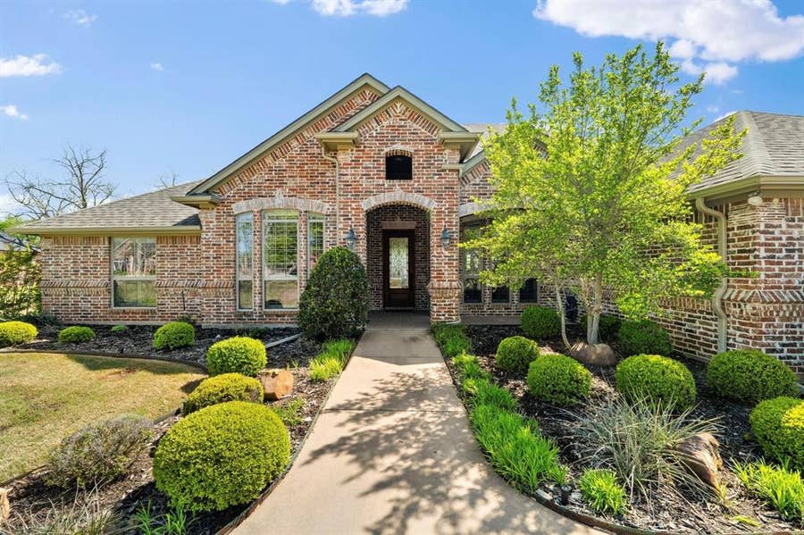 Property photo for 5609 Flagstick Drive, Granbury, TX