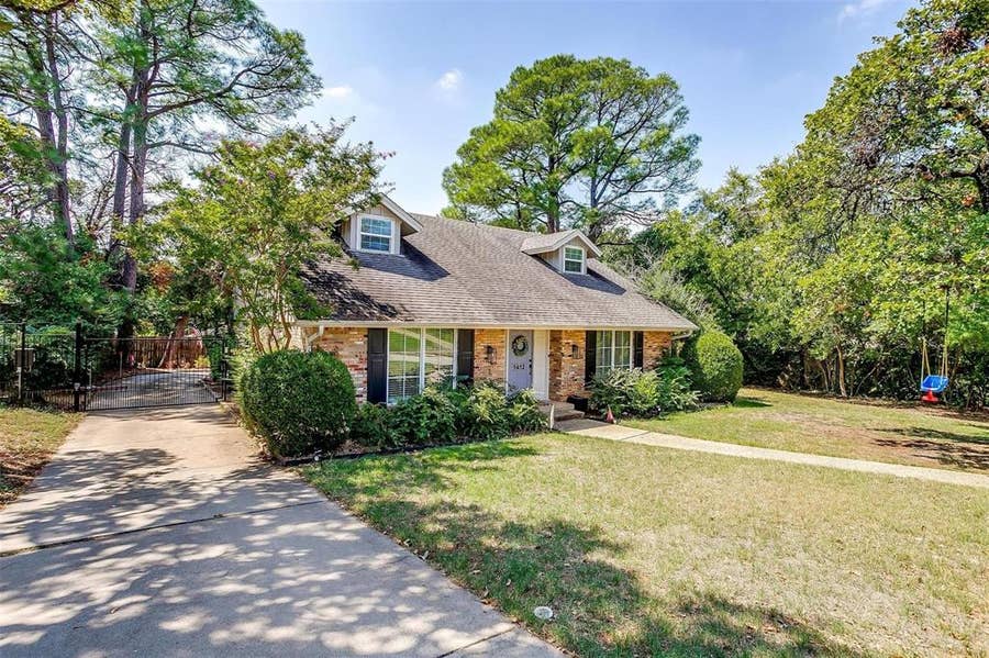 Property photo for 1412 Ridgecrest Circle, Denton, TX