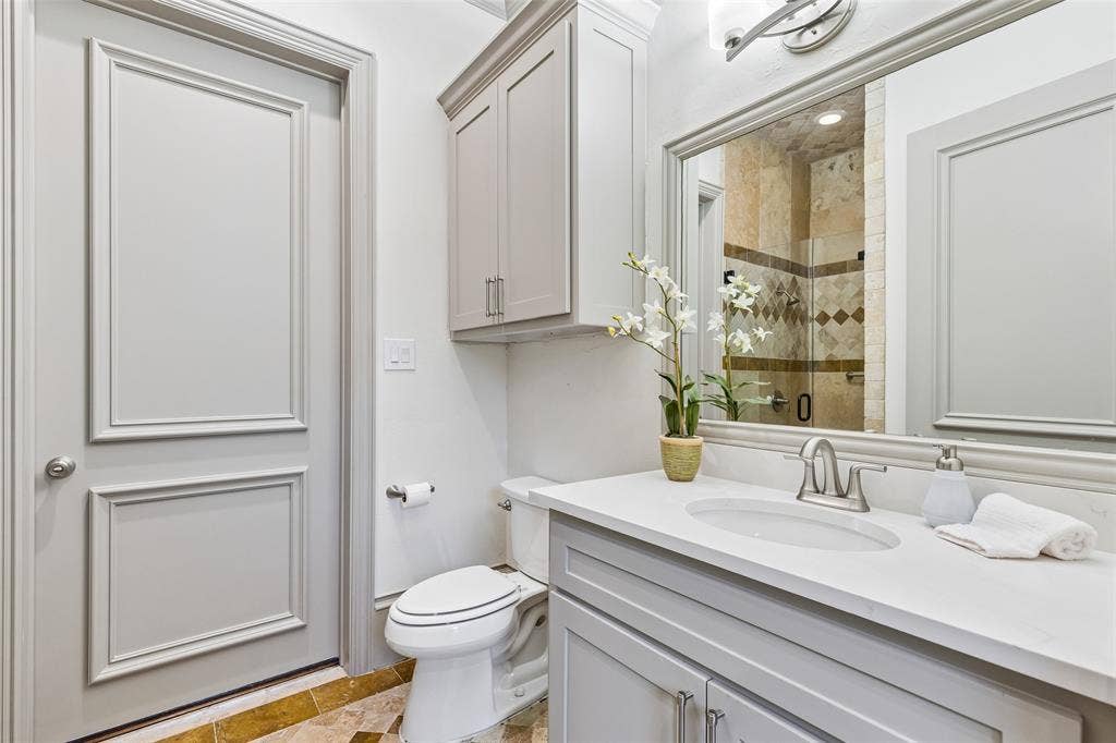 Full Bathroom