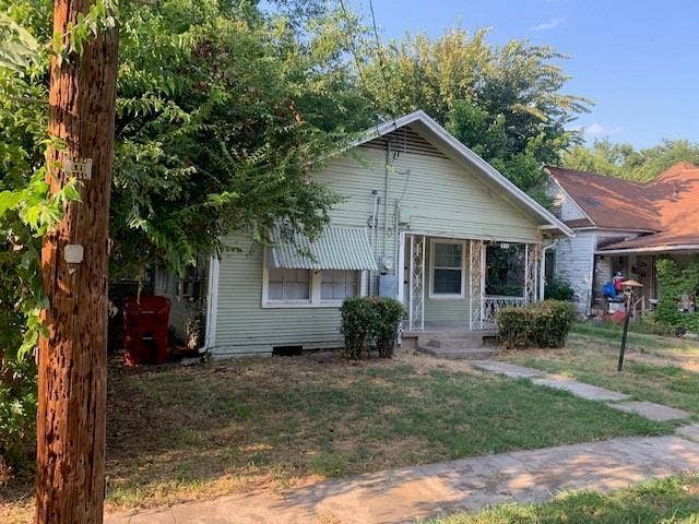 Property photo for 611 E 10th Street, Bonham, TX