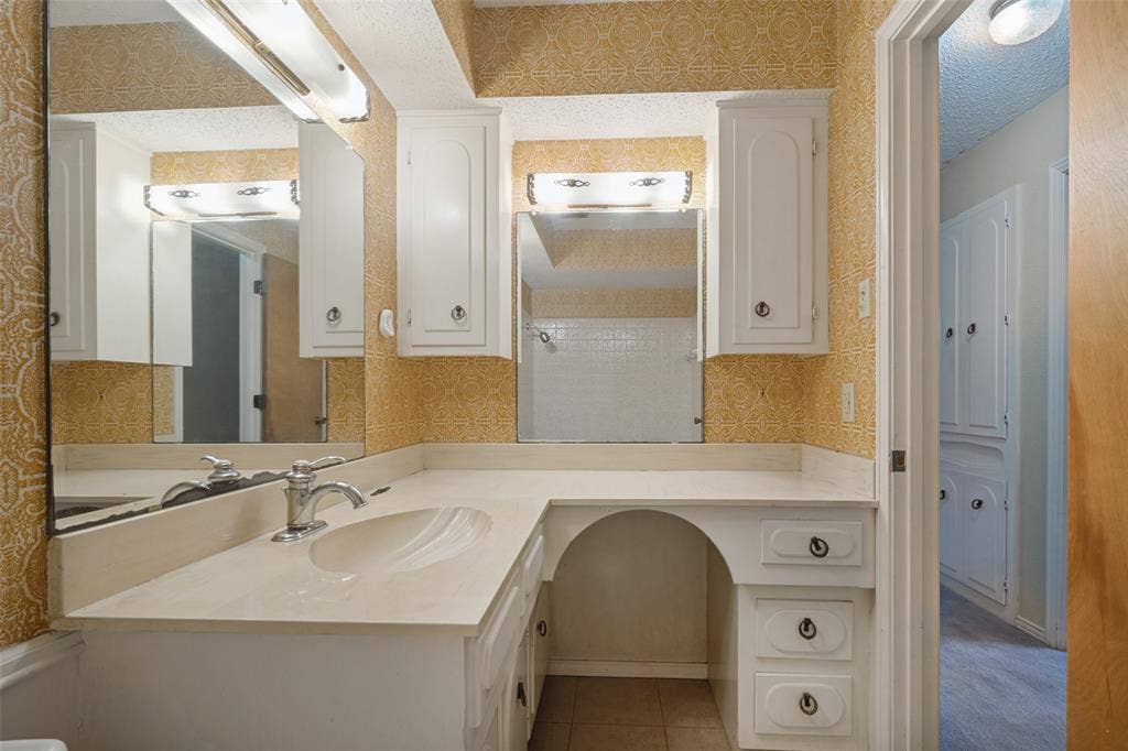 1605 Clear Point Drive, Garland, TX 75041 1605 Clear Point Drive, Garland, TX 75041