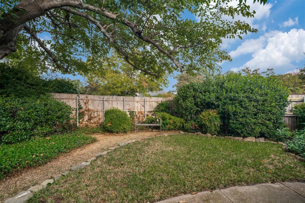 1605 Clear Point Drive, Garland, TX 75041 1605 Clear Point Drive, Garland, TX 75041