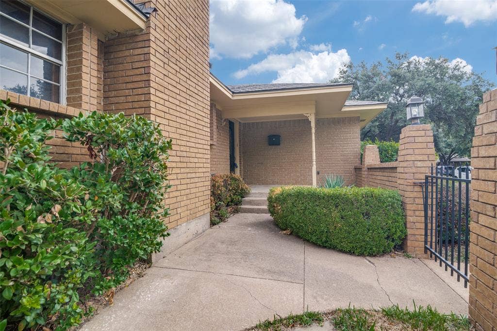 1605 Clear Point Drive, Garland, TX 75041 1605 Clear Point Drive, Garland, TX 75041