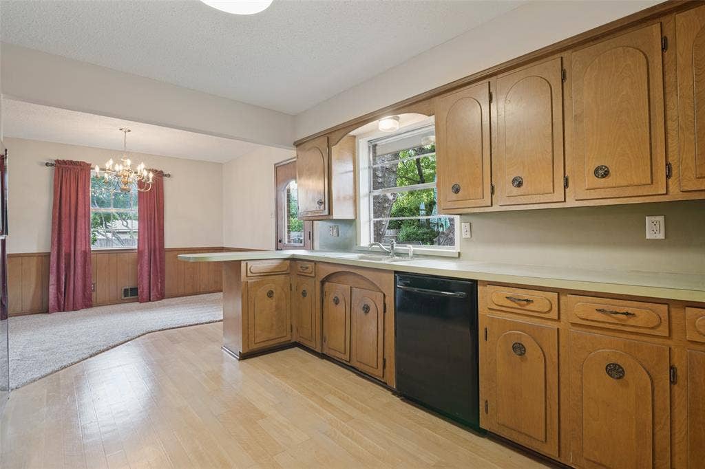 1605 Clear Point Drive, Garland, TX 75041 1605 Clear Point Drive, Garland, TX 75041