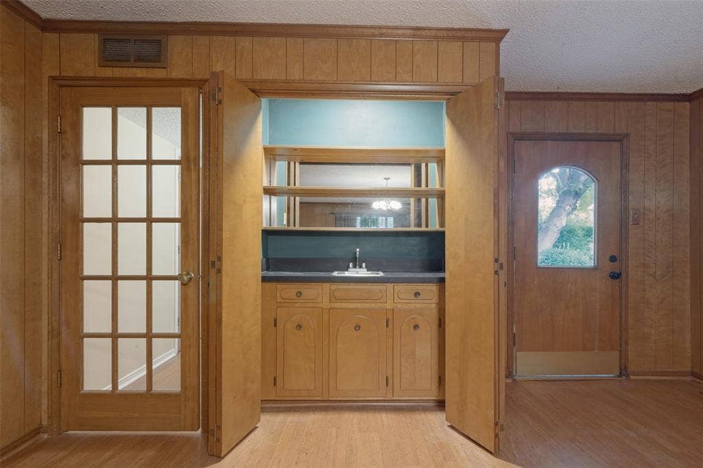 1605 Clear Point Drive, Garland, TX 75041 1605 Clear Point Drive, Garland, TX 75041