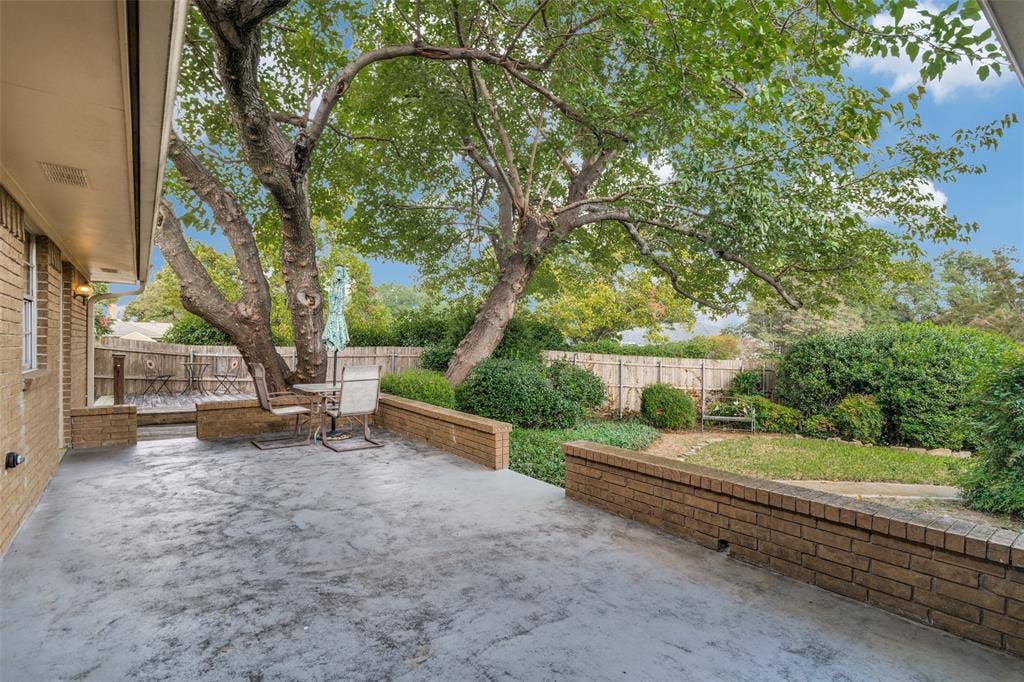 1605 Clear Point Drive, Garland, TX 75041 1605 Clear Point Drive, Garland, TX 75041