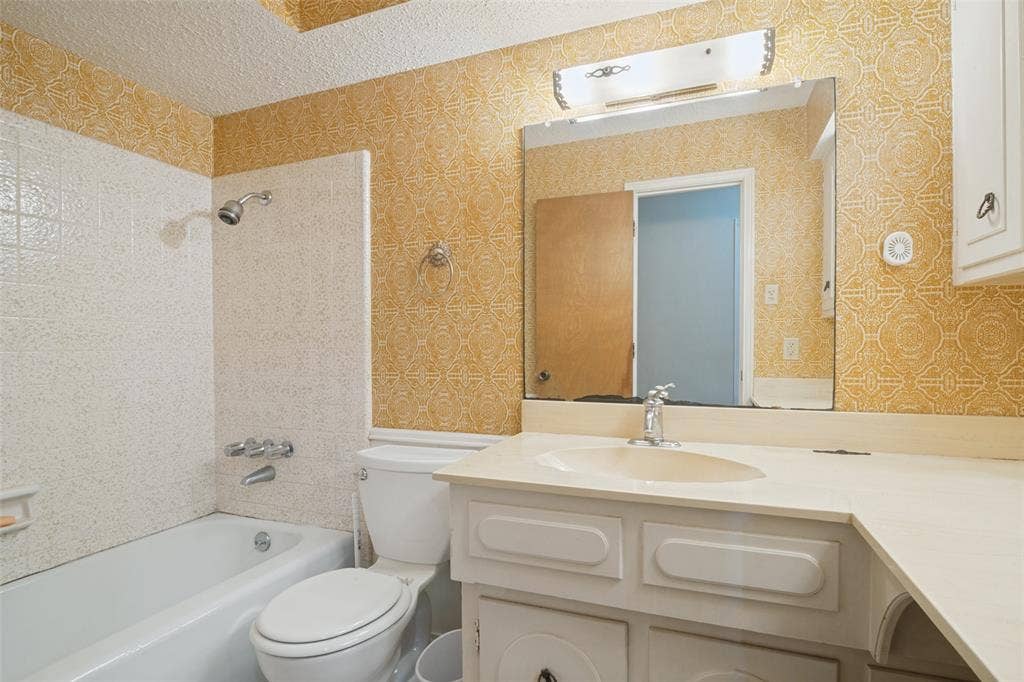 1605 Clear Point Drive, Garland, TX 75041 1605 Clear Point Drive, Garland, TX 75041