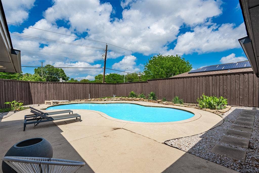 2760 N Hillbrier Circle, Plano, TX 75075 2760 N Hillbrier Circle, Plano, TX 75075