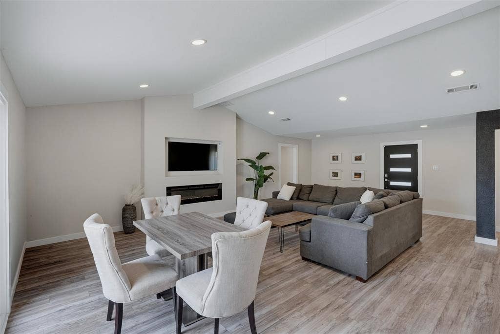 2760 N Hillbrier Circle, Plano, TX 75075 2760 N Hillbrier Circle, Plano, TX 75075