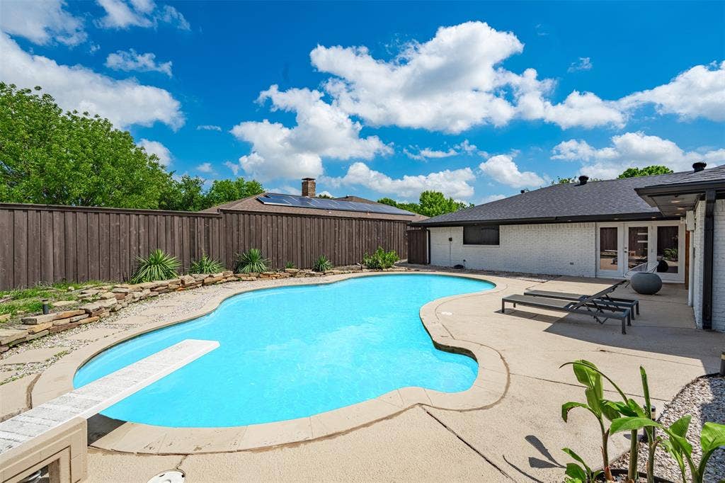 2760 N Hillbrier Circle, Plano, TX 75075 2760 N Hillbrier Circle, Plano, TX 75075