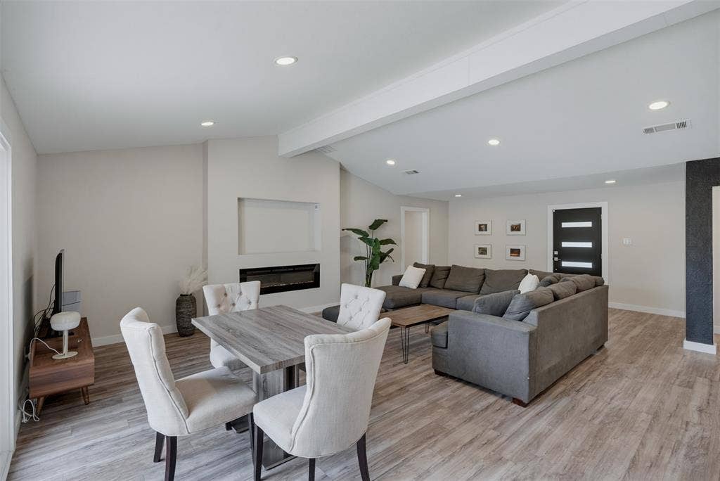 2760 N Hillbrier Circle, Plano, TX 75075 2760 N Hillbrier Circle, Plano, TX 75075