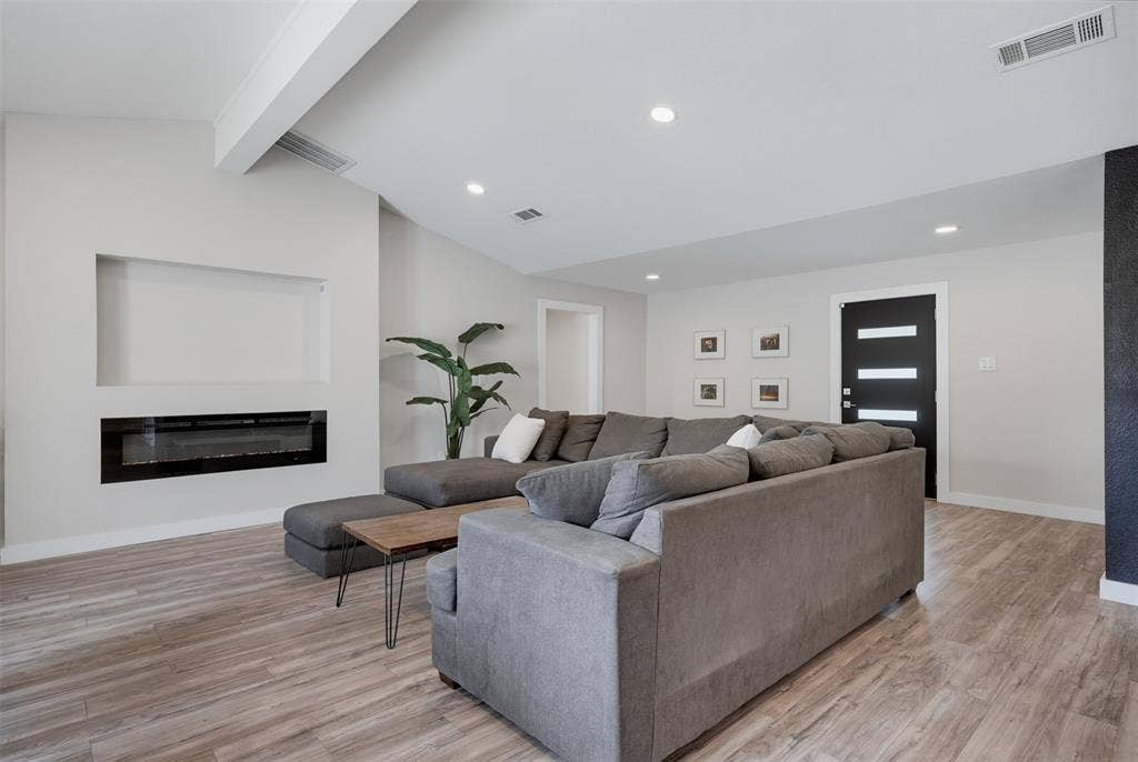 2760 N Hillbrier Circle, Plano, TX 75075 2760 N Hillbrier Circle, Plano, TX 75075