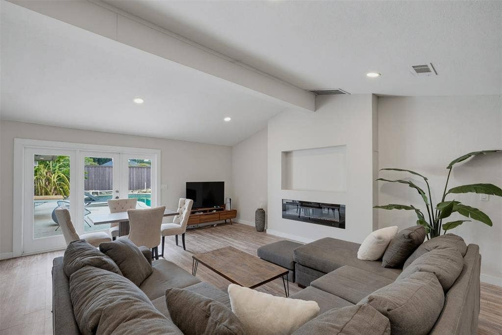 2760 N Hillbrier Circle, Plano, TX 75075 2760 N Hillbrier Circle, Plano, TX 75075