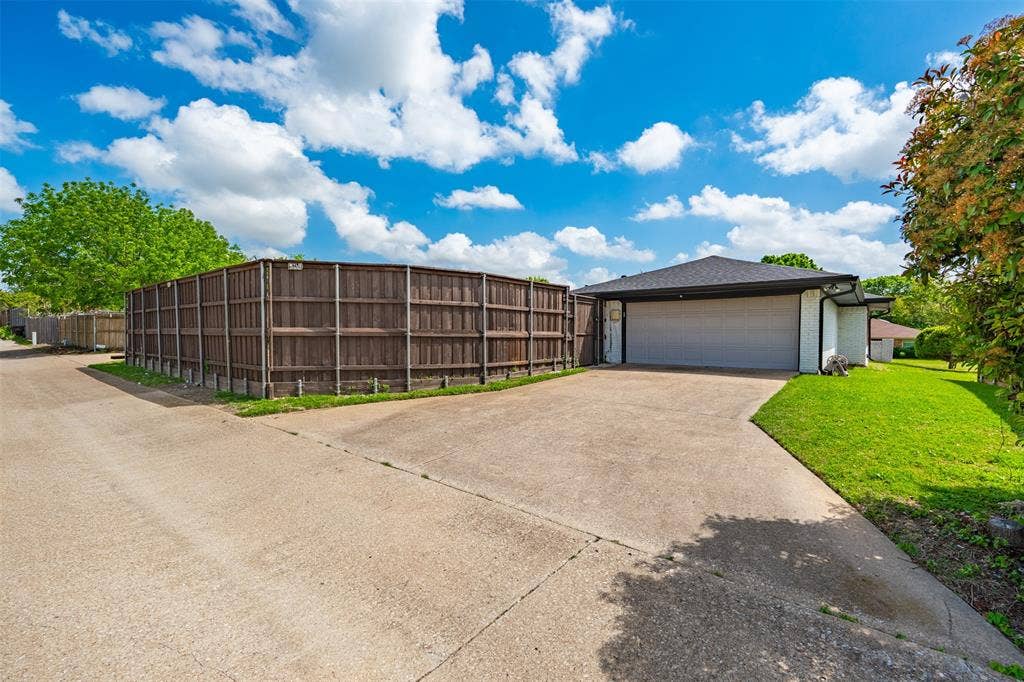 2760 N Hillbrier Circle, Plano, TX 75075 2760 N Hillbrier Circle, Plano, TX 75075