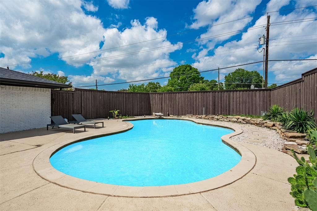 2760 N Hillbrier Circle, Plano, TX 75075 2760 N Hillbrier Circle, Plano, TX 75075